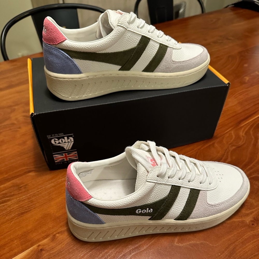 Gola Women’s Grandslam Trident sneaker in White/Khaki/Fluro Pink!